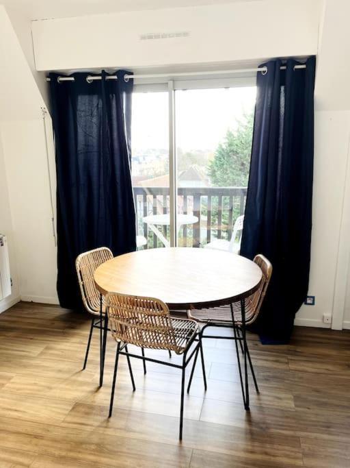 Appartement A Deux Pas De La Et Des Commerces Cabourg